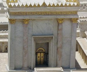 entrance to mikdash