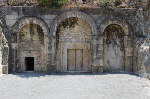 rebbe grave facade
