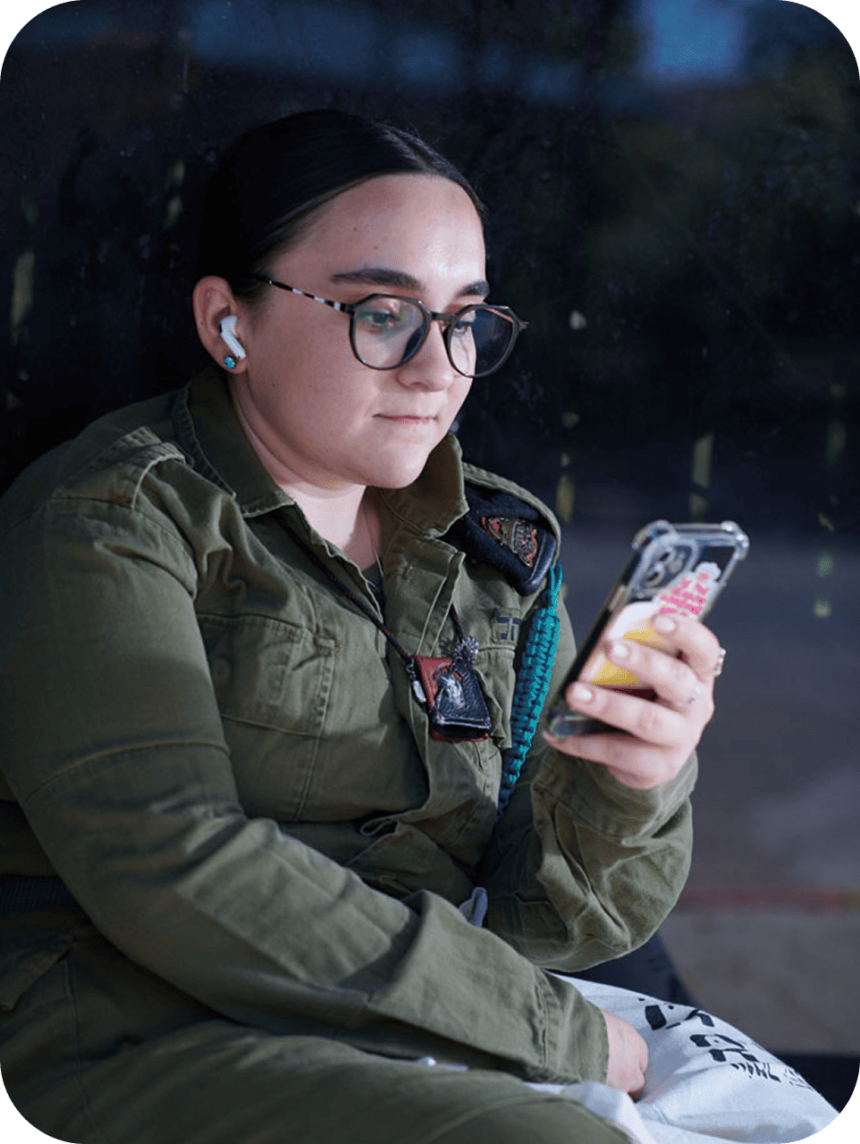 girl with phone